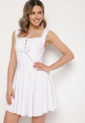 Biała Rozkloszowana Sukienka Vices w Rustykalnym Stylu z Wiązaniem Gorsetowym Foliora. Białe sukienki Born2be, na co dzień, l, bez wzorów, eleganckie, bez kołnierzyka, bez ramiączek, mini, gorsetowe. W wyprzedaży za 93.49 zł.