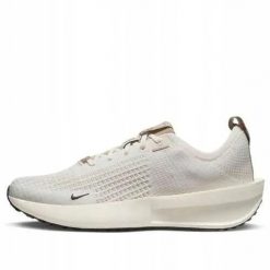 Buty do biegania damskie Nike Interact Run. Białe buty do biegania Nike, na lato, bez wzorów, z materiału, bez zapięcia, do biegania. Za 404.00 zł.
