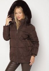 Brązowa Pikowana Kurtka z Kapturem z Futerkiem w Klasycznym Stylu Mindrie. Brązowe kurtki Born2be, l, z aplikacjami, z jeansu, klasyczne, z kapturem. Za 199.99 zł.