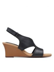 Clarks Sandały Kyarra Aster 26171234 Czarny. Czarne sandały Clarks, bez wzorów, ze skóry, bez obcasa, na koturnie, bez zapięcia. Za 219.99 zł.