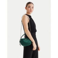 Torebka Guess. Brązowe torebki klasyczne Guess, z aplikacjami, bez dodatków. Za 634.99 zł.