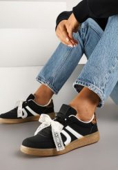 Czarne Sneakersy Typu Kultowe Tenisówki z Ozdobną Odpinaną Kokardą Korilinda. Czarne trampki Renee, bez wzorów, z jeansu, eleganckie, bez zapięcia. W wyprzedaży za 83.99 zł.