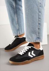 Czarne Sneakersy Typu Kultowe Tenisówki Zdobione Przeszyciami Naporae. Czarne trampki Renee, z aplikacjami, z jeansu, eleganckie, bez zapięcia. W wyprzedaży za 75.99 zł.