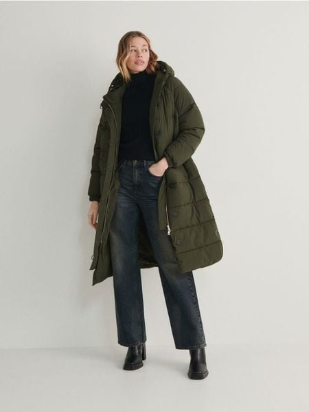 Płaszcz z wiązanym paskiem - zielony. Zielone płaszcze Reserved, l, bez wzorów, z tkaniny, klasyczne, bez kaptura. Za 299.99 zł.