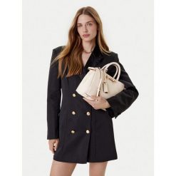 Torebka Guess. Białe torebki klasyczne Guess, z aplikacjami, klasyczne, bez dodatków. Za 351.99 zł.