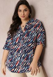 Granatowa Bluzka z Trójkątnym Dekoltem i Podwijanymi Rękawami Zaeleigh. Niebieskie bluzki Renee, plus size, bez wzorów, z jeansu, bez kołnierzyka, plus size, bez ramiączek. W wyprzedaży za 39.99 zł.