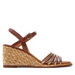 Sandały Caprice. Brązowe sandały Caprice, bez wzorów, bez obcasa, na koturnie, bez zapięcia. Za 339.99 zł.