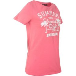 T-shirt z szerokim okrągłym dekoltem, krótki rękaw bonprix jasnoróżowy z nadrukiem. T-shirty marki 4f. Za 44.99 zł.