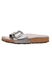 Birkenstock Klapki "Madrid Big Buckle" w kolorze srebrnym rozmiar: 37. Szare klapki Birkenstock, bez wzorów, klasyczne, z otwartym noskiem, bez obcasa, bez zapięcia. Za 274.75 zł.