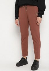 Ciemnobrązowe Spodnie Dresowe z Ozdobą z Boku Rialane. Brązowe jeansy Born2be, plus size, z aplikacjami, z dresówki, eleganckie. Za 59.99 zł.