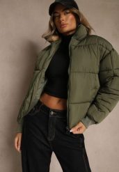 Ciemnozielona Kurtka Puffer z Pikowanymi Przeszyciami i Ściągaczami przy Rękawach Cenilea. Zielone kurtki Renee, l, bez wzorów, z jeansu, eleganckie, z kapturem. Za 129.99 zł.