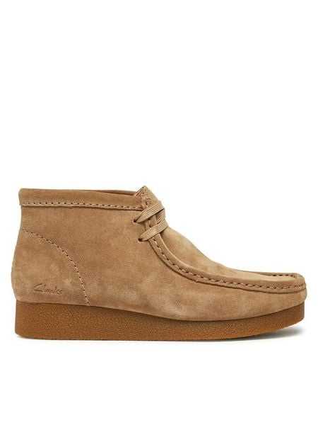 Clarks Trzewiki WallabeeEvoBt 261747444 Beżowy. Brązowe botki Clarks, bez wzorów, ze skóry, bez obcasa, na płaskiej podeszwie, bez zapięcia. Za 649.99 zł.