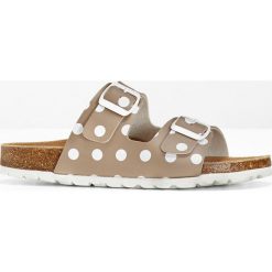 Klapki bonprix brunatno-biały w kropki. Klapki marki bonprix. Za 79.99 zł.