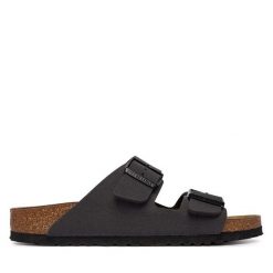 Klapki Birkenstock. Szare klapki Birkenstock, bez wzorów, bez obcasa, bez zapięcia. Za 399.99 zł.