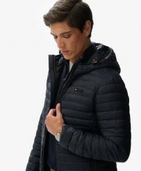 Superdry Kurtka Hooded Fuji Lite z recyklingowanego nylonu - slim. Niebieskie kurtki Superdry, l, z aplikacjami, z nylonu. Za 515.90 zł.