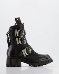 CZARNE WORKERY Z KLAMRAMI A82208 NERO4004. Czarne botki Venezia, bez wzorów, ze skóry, bez obcasa, bez zapięcia. Za 959.00 zł.