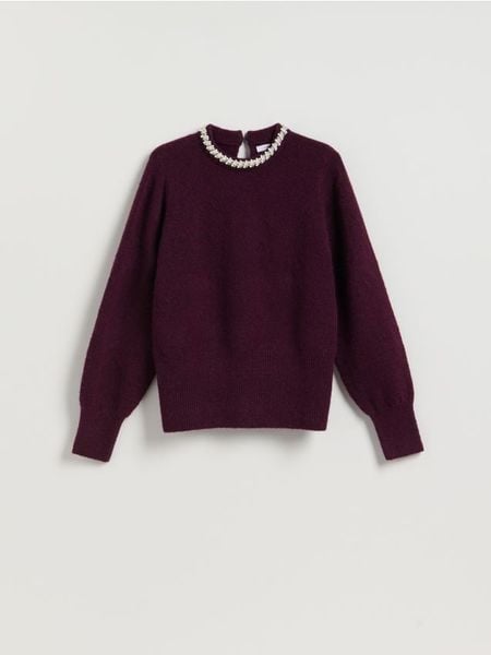 Sweter z aplikacją - ciemnofioletowy. Fioletowe swetry Reserved, l, z aplikacjami, z dzianiny, bez ramiączek. W wyprzedaży za 99.99 zł.