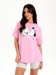 Piżama dwuczęściowa The Moomins - różowy. Czerwone piżamy Sinsay, l, bez wzorów, bez kołnierzyka, bez ramiączek. Za 49.99 zł.