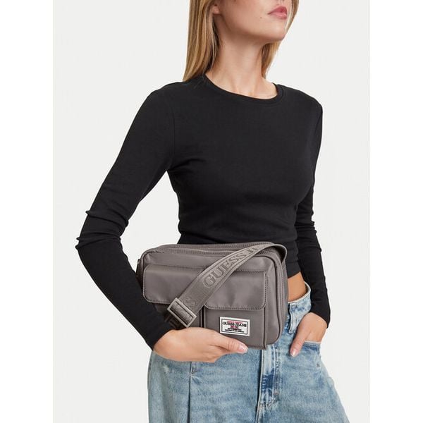 Torebka Guess Jeans. Szare listonoszki Guess Jeans, z aplikacjami, z jeansu, bez dodatków. Za 179.99 zł.