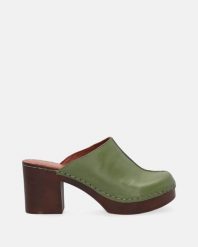 ZIELONE KLAPKI DAMSKIE 1143624 ALF VERD. Zielone klapki Venezia, bez wzorów, ze skóry, bez obcasa, na platformie, bez zapięcia. Za 289.00 zł.