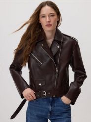 Kurtka z imitacji skóry - bordowy. Czerwone kurtki Reserved, l, bez wzorów, ze skóry, bez kaptura. Za 179.99 zł.