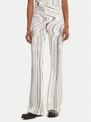 Desigual Spodnie materiałowe Chiara 25WWPK02 Écru Flare Fit. Spodnie materiałowe Desigual, bez wzorów, z materiału. Za 339.99 zł.