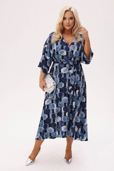 Sukienka Noelia - Ocean - we wzór kół o głębokich odcieniach granatu i niebieskiego PLUS SIZE XXL OVERSIZE. Niebieskie sukienki Moda Size Plus Iwanek, do pracy, plus size, bez wzorów, z materiału, biznesowe, bez kołnierzyka, plus size, bez ramiączek, mini, oversize. Za 349.90 zł.