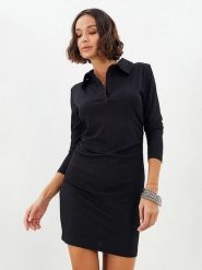 Milan Kiss Sukienka w kolorze czarnym rozmiar: XL. Czarne sukienki Milan Kiss, xl, bez wzorów, z wiskozy, bez kołnierzyka, bez ramiączek, maxi. Za 173.99 zł.