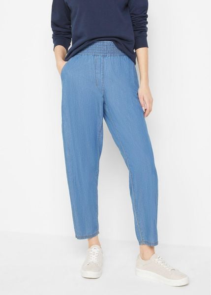 Lekkie jeansy mom, high waist, cropped. Niebieskie jeansy bonprix, bez wzorów, z bawełny, eleganckie, z podwyższonym stanem. Za 114.99 zł.