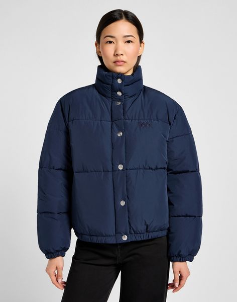 DAMSKA KURTKA LEE RELAXED SHORT PUFFER JACKET INDIGO 112355156. Niebieskie kurtki Lee, na zimę, s, bez wzorów, bez kaptura. Za 249.99 zł.