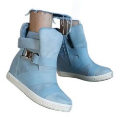 Niebieskie sneakersy na koturnie. Niebieskie botki bez wzorów, klasyczne, bez obcasa, na koturnie, bez zapięcia. Za 70.80 zł.