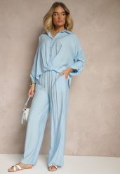 Jasnoniebieski Komplet z Wiskozy w Stylu Oversize Szerokie Spodnie i Luźna Koszula na Guziki Natinne. Niebieskie koszule Renee, bez wzorów, z wiskozy, biznesowe, bez kołnierzyka, bez ramiączek. W wyprzedaży za 143.99 zł.