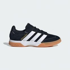 Buty Spezialist Indoor. Białe buty do biegania adidas, bez wzorów, bez zapięcia, do biegania. Za 399.00 zł.