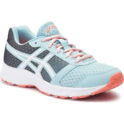 Buty ASICS - Patriot 9 Gs C806N Porcelain Blue/White/Flash Coral 1401. Niebieskie buty do biegania ASICS, bez wzorów, z materiału, bez zapięcia, do biegania. W wyprzedaży za 129.00 zł.
