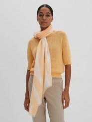 Someday Szal "Bailee" w kolorze brzoskwiniowym rozmiar: onesize. Pomarańczowe szaliki i kominy someday., bez wzorów, z materiału. Za 97.05 zł.