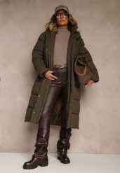 Ciemnozielona Kurtka z Kapturem o Długim Kroju Ozdobiona Pikowaniem Acaltee. Zielone kurtki Renee, na zimę, l, bez wzorów, eleganckie, z kapturem. Za 319.99 zł.