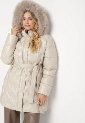 Ciemnobeżowa Pikowana Kurtka z Kapturem z Futrem i Wiązanym Paskiem Zenilka. Brązowe kurtki Born2be, plus size, bez wzorów, z dzianiny, eleganckie, z kapturem. Za 229.99 zł.