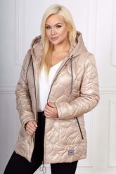 Beżowa pikowana kurtka Nela z kapturem PLUS SIZE XXL JESIEŃ. Brązowe kurtki Moda Size Plus Iwanek, na jesień, plus size, bez wzorów, z materiału, z kapturem. W wyprzedaży za 199.90 zł.