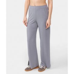 Spodnie wiskozowe Carpatree Cozy Leisure szare. Szare spodnie dresowe Carpatree, bez wzorów, z dzianiny, długie. W wyprzedaży za 199.99 zł.