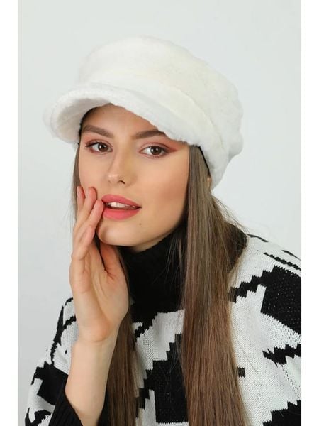 Lucky Bees Czapka w kolorze białym rozmiar: onesize. Białe czapki z daszkiem Lucky Bees, bez wzorów, z futra. Za 91.77 zł.