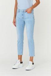 7 FOR ALL MANKIND Jasne jeansy damskie Wind Catcher. Niebieskie jeansy 7 for all mankind, bez wzorów, z bawełny. W wyprzedaży za 469.99 zł.