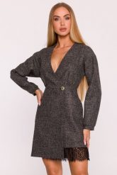 Elegancka sukienka tweedowa trapezowa kopertowa czarna. Czarne sukienki MOE, do pracy, uniwersalny, bez wzorów, z dzianiny, biznesowe, bez kołnierzyka, bez ramiączek, mini, dopasowane. Za 379.00 zł.