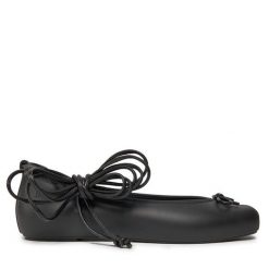 Baleriny Melissa. Czarne baleriny Melissa, bez wzorów, bez obcasa, bez zapięcia. Za 399.99 zł.