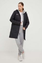 Nike kurtka damska kolor czarny przejściowa. Czarne kurtki Nike, l, bez wzorów, bez kaptura. W wyprzedaży za 469.99 zł.