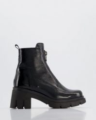 LAKIEROWANE BOTKI 9475806 NAPL NER. Botki Venezia, bez wzorów, z lakierowanej skóry, bez obcasa, bez zapięcia. Za 299.00 zł.