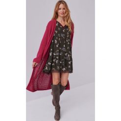 Kardigan Damski Shirin BS Fuksja. Czerwone swetry blue shadow, w ażurowe wzory, z nylonu, eleganckie, bez ramiączek. W wyprzedaży za 119.95 zł.