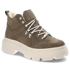 Botki damskie Kampa, z naturalnej skóry zamszowej z wysoką cholewką klasycznym sznurowaniem i ociepleniem przy krawędzi masywna podeszwa o jednolitej. Brązowe botki KAMPA, bez wzorów, z futra, eleganckie, przed kolano, bez obcasa, na obcasie, bez zapięcia. Za 289.00 zł.