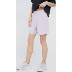4F szorty damskie kolor fioletowy gładkie high waist. Fioletowe szorty 4f, bez wzorów. Za 59.99 zł.