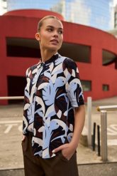 Wzorzysta koszula granatowa. Koszule MOODO, l, bez wzorów, z wiskozy, bez kołnierzyka, bez ramiączek. Za 99.99 zł.