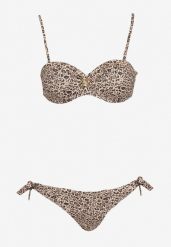 Ciemnobeżowe Dwuczęściowe Bikini Góra z Regulowanymi Ramiączkami Ozdobiona Metalową Klamrą Dół Majtki Typu Figi Wiązane po Bokach Zelmarie. Brązowe bikini Born2be, bez wzorów, eleganckie. Za 89.99 zł.